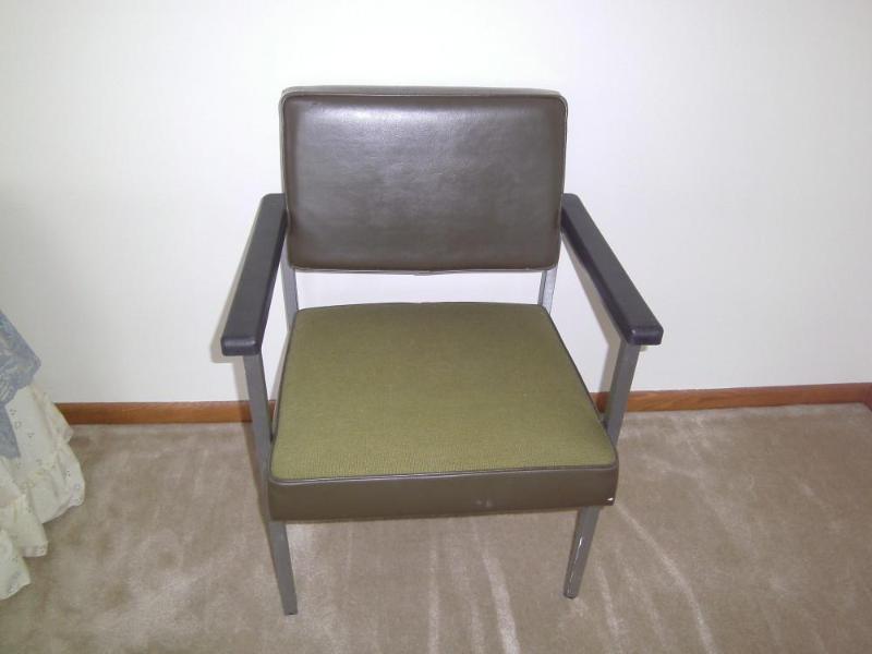 lot 84 image: Padded Chair...