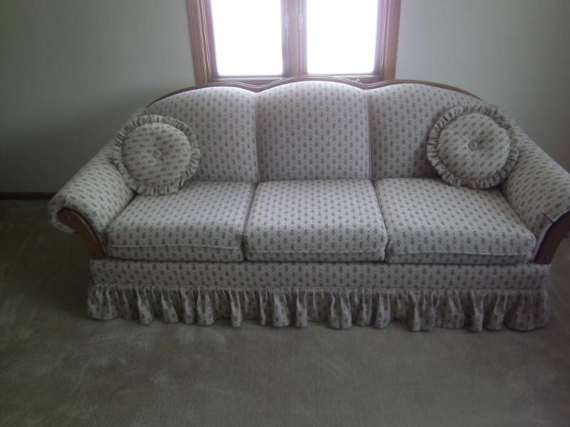 lot 92 image: Sofa    Matching Loveseat # 91  ...