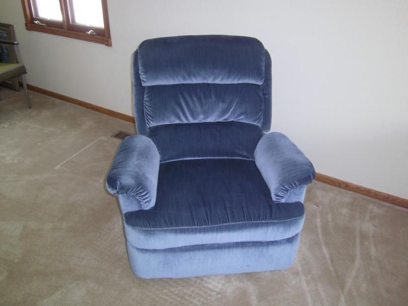 lot 94 image: Blue Recliner - Good Condition...