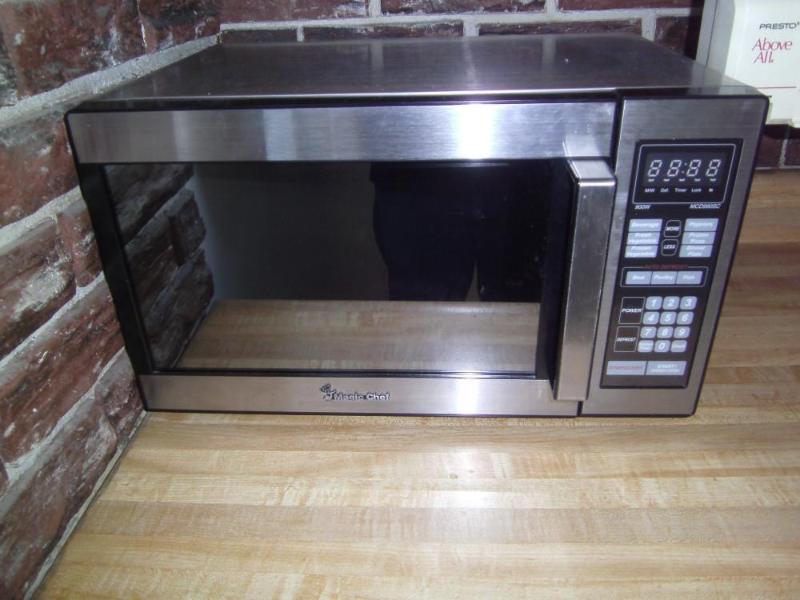 lot 96 image: Magic Chef Microwave...