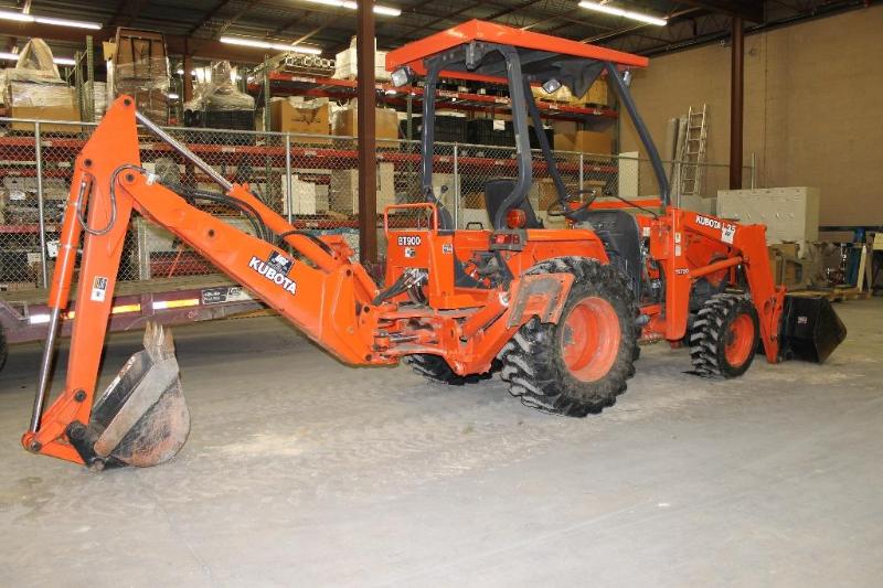 lot 2 image: Kubota L35 Tractor Backhoe 4x4   Fr...