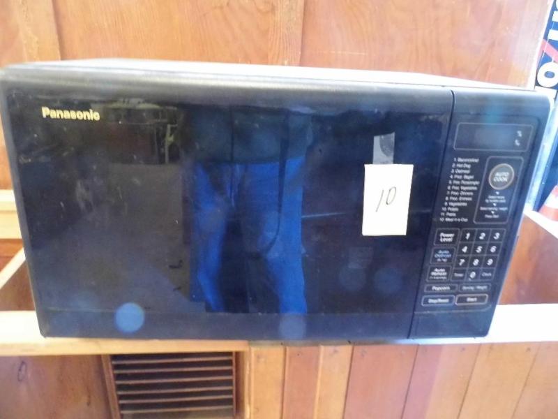 Panasonic Microwave - needs cleanin...