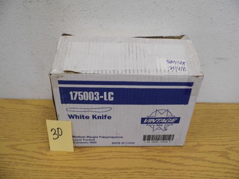 Case of white plastic knives - 1750...