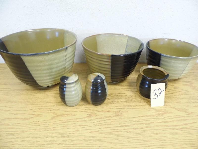 Set of 3 Bowls with Salt &amp Pepe...