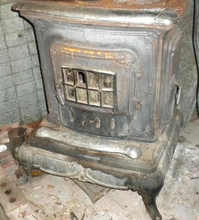 lot 1 image: Beautiful Antique Parlor Stove 10&q...