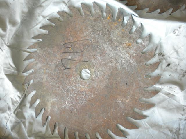 lot 13 image: 16" Saw Blade...