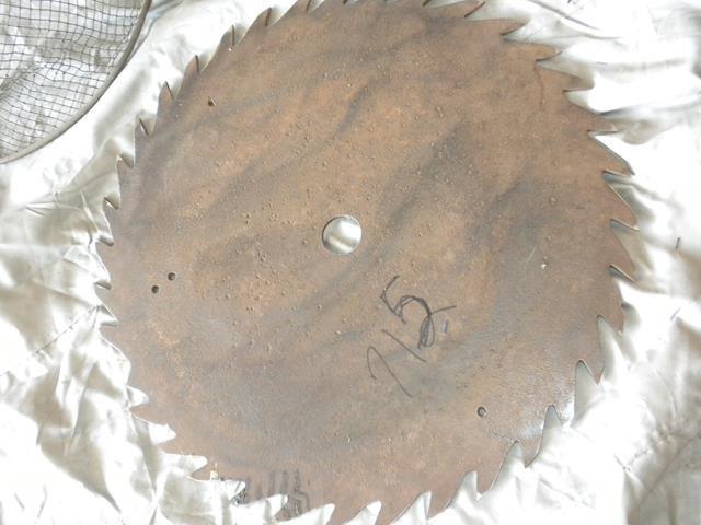 lot 14 image: 19" Saw Blade...