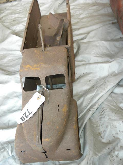 lot 19 image: Antique Ride On Push Car...