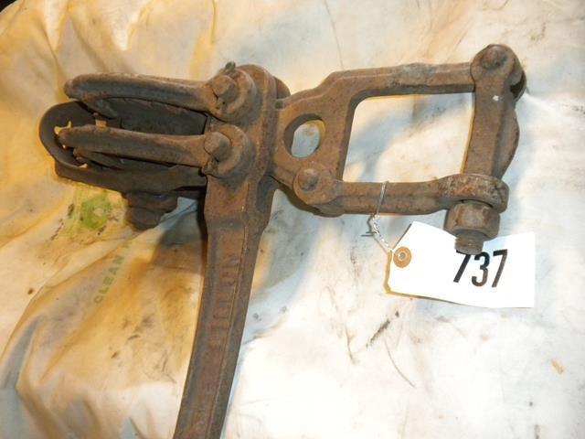 lot 36 image: Antique &quotDillon" Hoist #3...