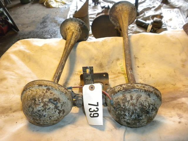 lot 38 image: Antique Truck Air Horns...