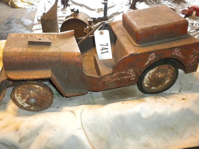 lot 40 image: Antique Ride-On Fire Department &qu...