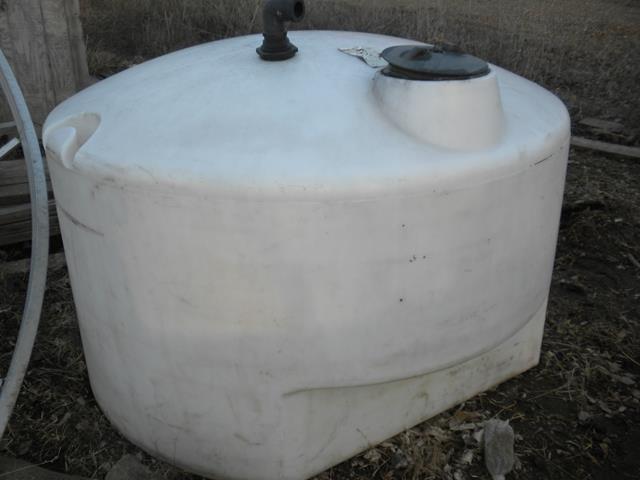 lot 63 image: Fiberglass Tank w Pick-up Flares...