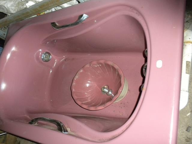 lot 74 image: New Whirlpool Tub and Sink ...