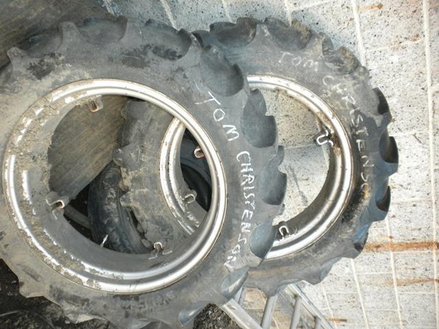 lot 77 image: Tires on Rims 9.5" x 24" ...