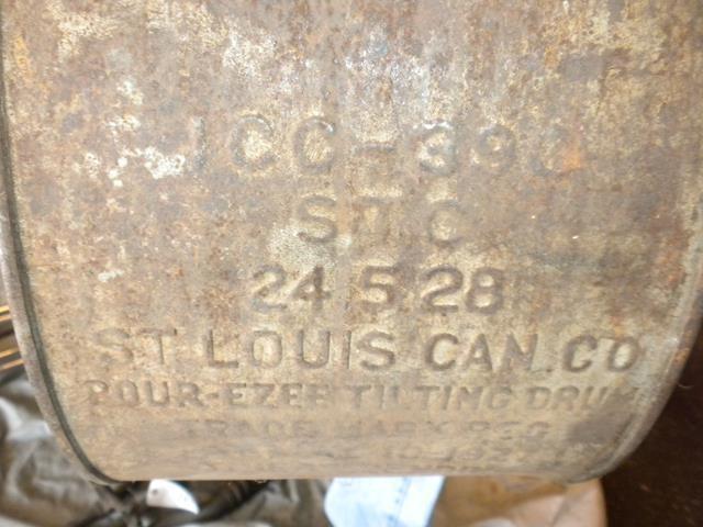 lot 9 image: Tilting Oil Can St Louis Can Co. 19...
