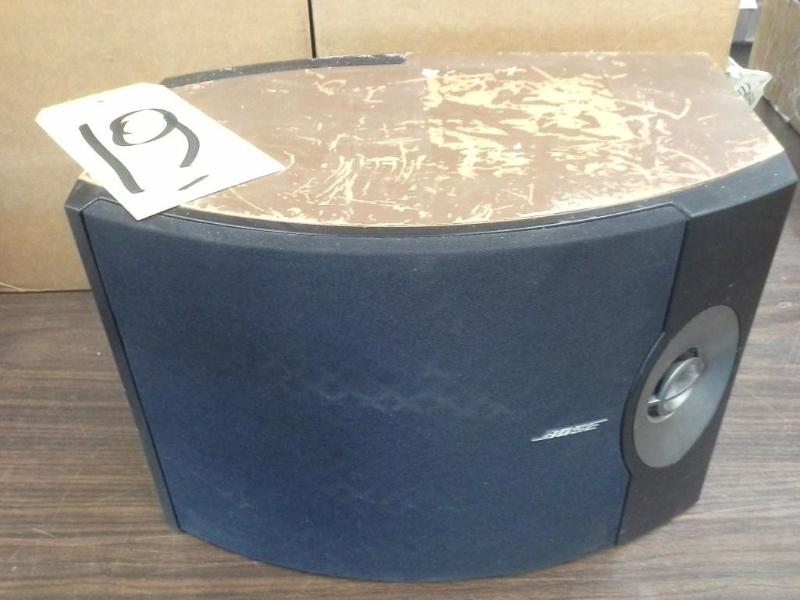 lot 19 image: Bose 301 V speaker,