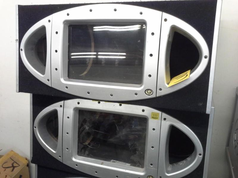 lot 3 image: Q Logic speaker enclosure,