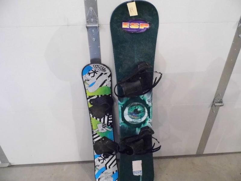lot 14 image: S Snowboards...