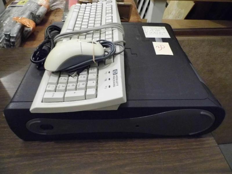lot 30 image: Dell Optiplex GX260 - 2.40 Ghz Pent...