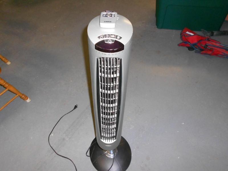 lot 18 image: Laslo digital oscillation fan with ...