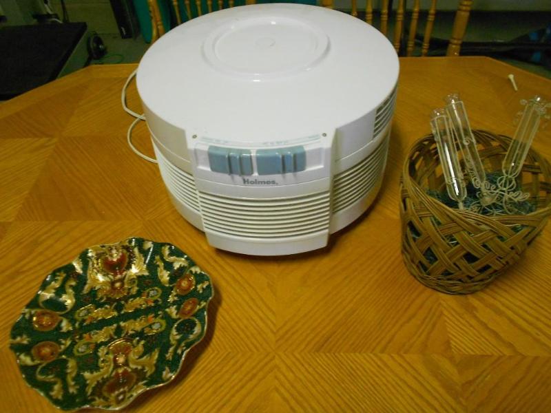 lot 24 image: Holmes Hepa air filtration  fan wi...