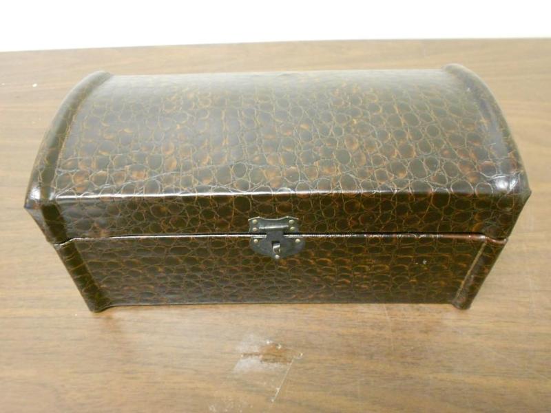 lot 42 image: Decorative Jewelry Box 10 W x 5...