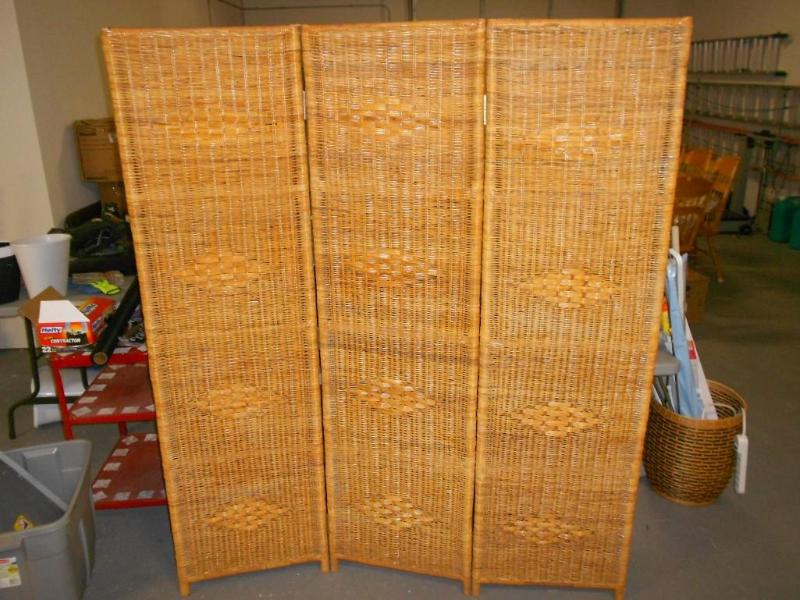 lot 5 image: 6 ft x 5 ft Wicker Privacy  Room D...