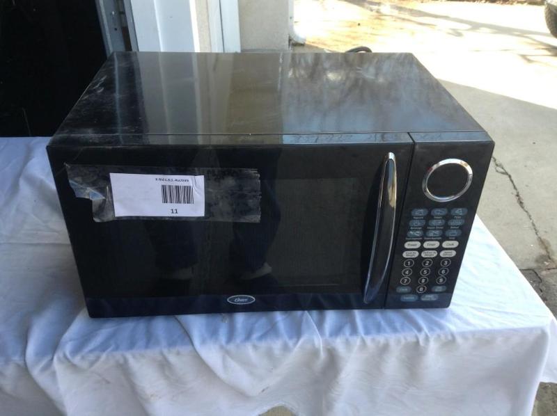 lot 11 image: Oster Microwave, used, set clock to...
