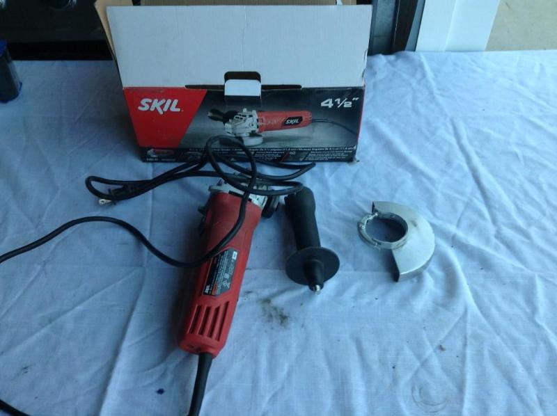 lot 21 image: Skill 4 ½ angle grinder, use...