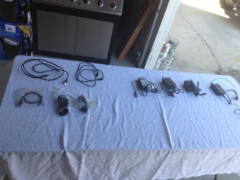 lot 48 image: Miscellaneous cable and 4 power sup...