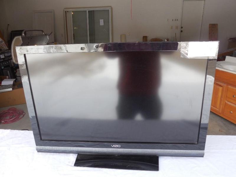 lot 61 image: Visio 37 inch LCD HDTV,&nbspPN E3...