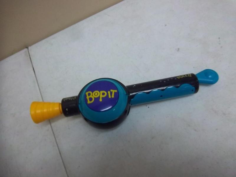 lot 107 image: Vintage Bop It Game - Works...