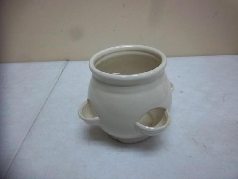 lot 22 image: Cactus Pot ...