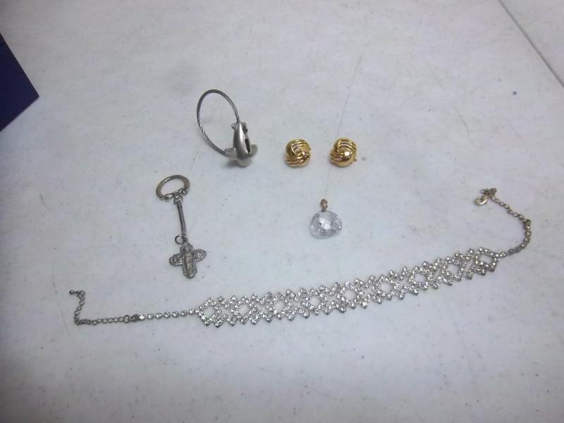 lot 27 image: Jewelry Vintage Cross Keychain Lot ...