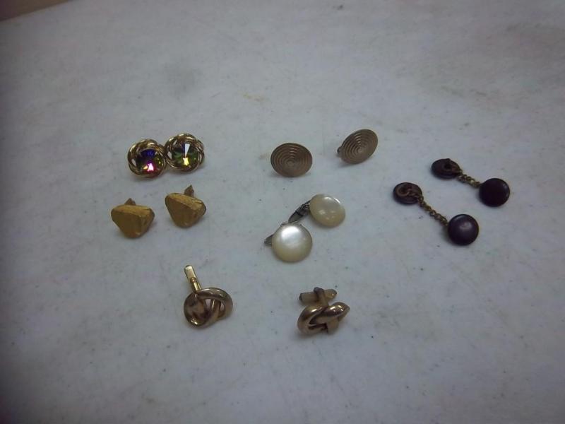 lot 29 image: Lot Of Cufflinks Nuggets Are Vintag...