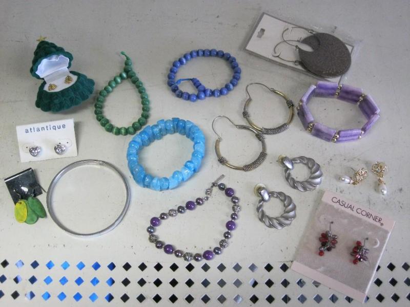lot 40 image: Lot Of Misc. Jewelry ...