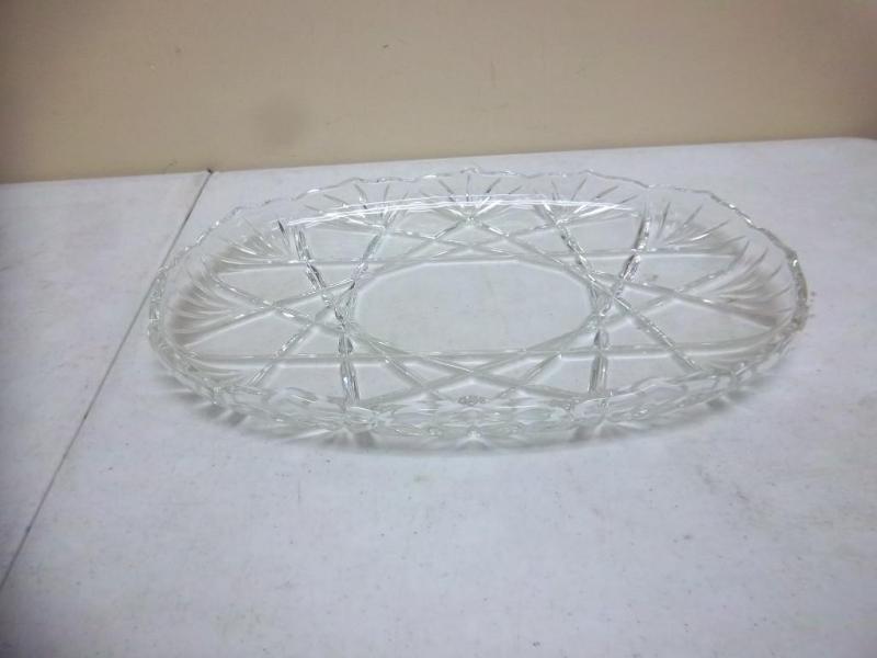 lot 58 image: Glass Serving Plate Platter...