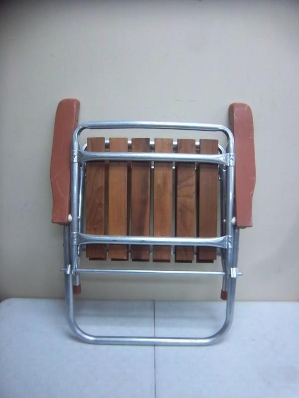 lot 87 image: Folding Lawn Chair...