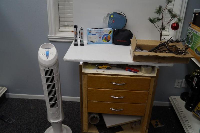 lot 23 image: a quietSet fan 2 flash lights 35 co...