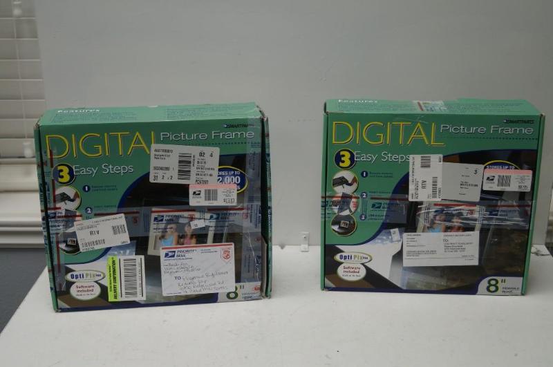 lot 26 image: 2   &nbsp8 inch digital pictu...