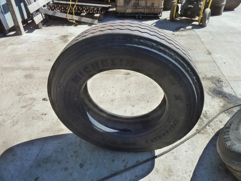 Michelin tire Recap #7 27580R22....