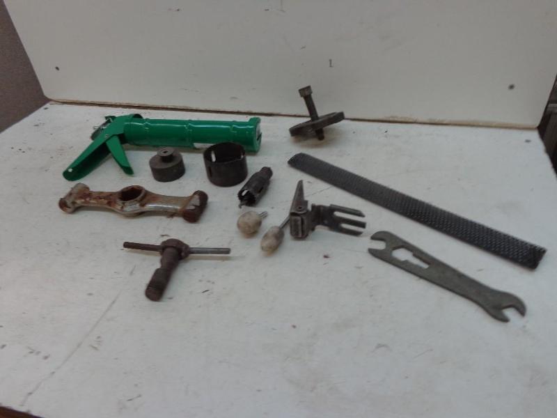 lot 110 image: Various Tool Calking Gun (Hand Oper...