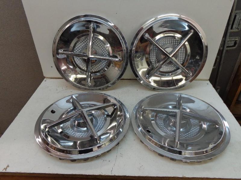 lot 122 image: Metal Hub Caps Metal Hub Caps (Thin...