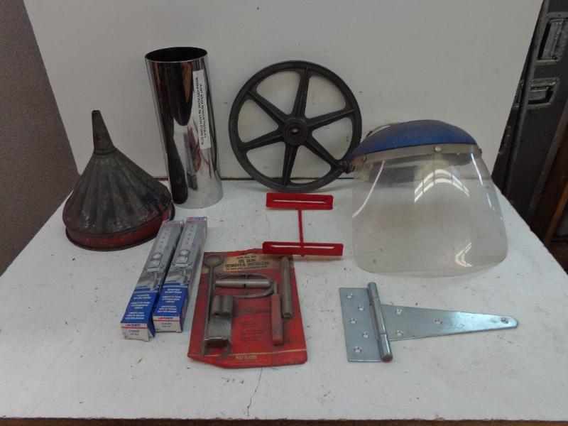 lot 145 image: Misc Tools Oil Seal RemoverInstall...