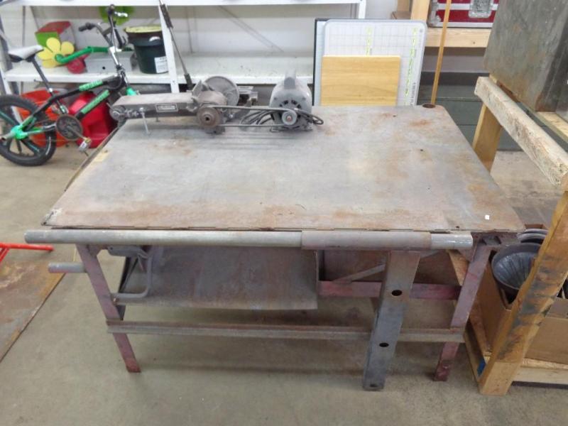 lot 165 image: Metal Bench With Sander (Disc And B...