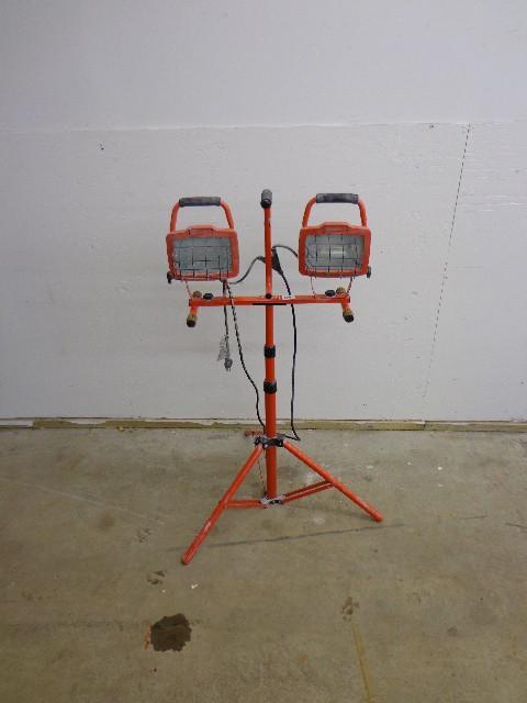 lot 170 image: Utilitech Dual Halogen Light with A...