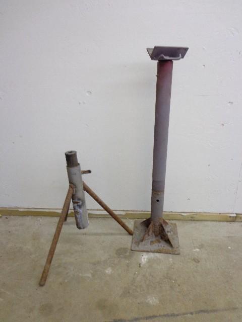 lot 171 image: Metal Stands 1 Tripod Stand 1 Metal...