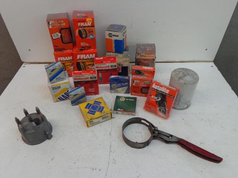 lot 37 image: Assorted Oil Filters Donaldson P550...