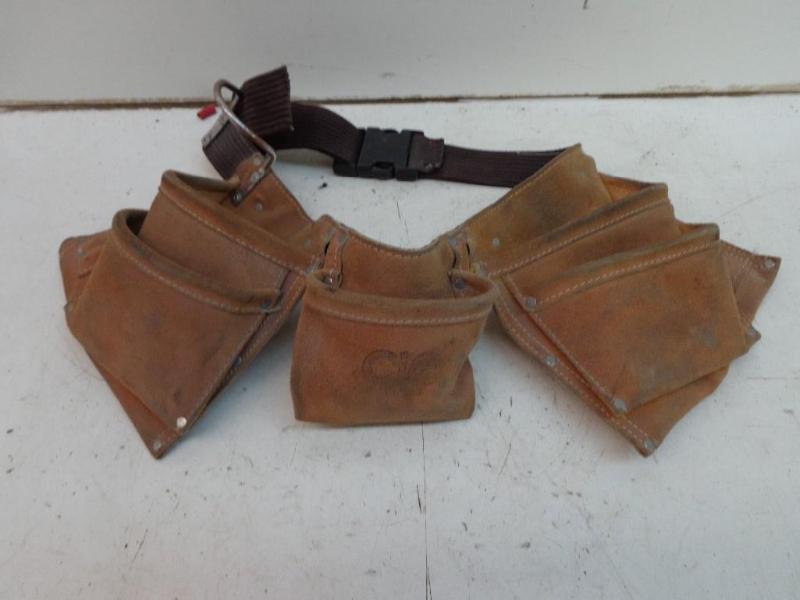 lot 39 image: CIC Leather Tool Belt 5 Pockets w2...