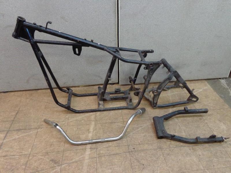 lot 4 image: Custom Chrome Santee (Year 199...